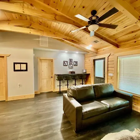 Cabin At Chitt'S Creek